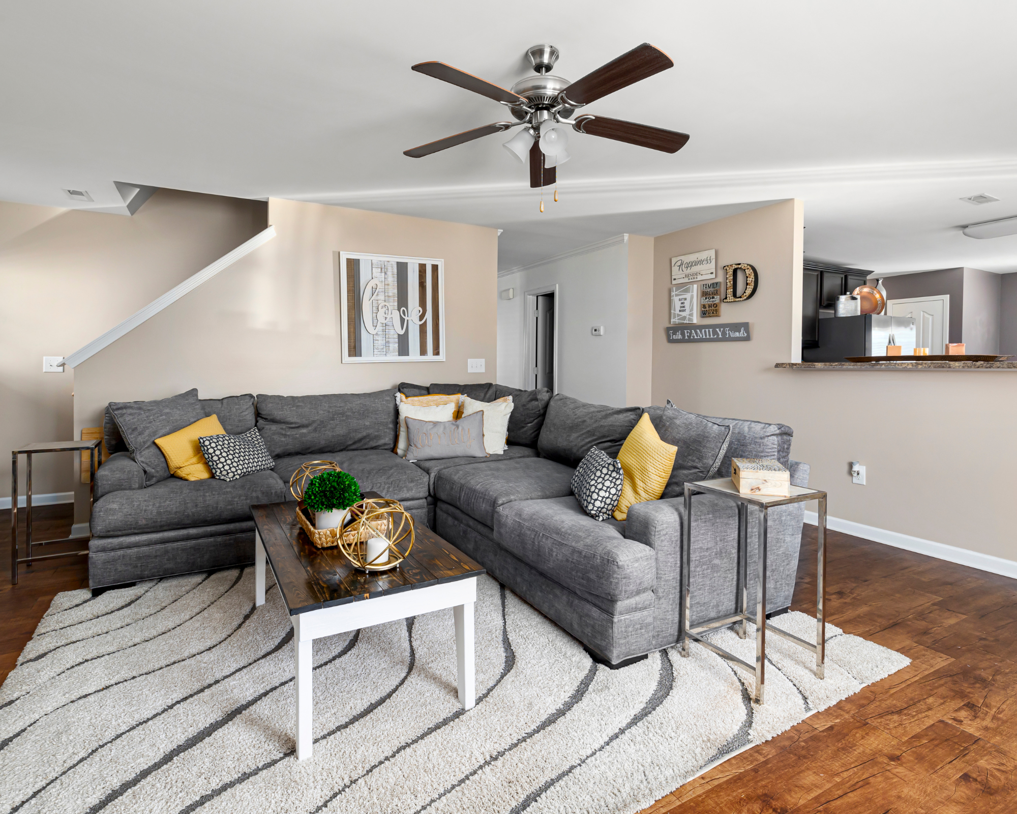 laminate flooring vs hardwood flooring in Markham, ON and Toronto, ON